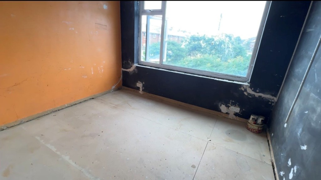 Lot: 16 - FIVE-BEDROOM HOUSE FOR TOTAL REFURBISHMENT WITH POTENTIAL PLOT - Bedroom 4